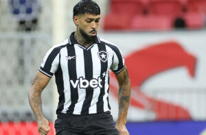 Botafogo teria oferecido Barboza ao Cruzeiro antes de fechar com o Palmeiras, afirma blog