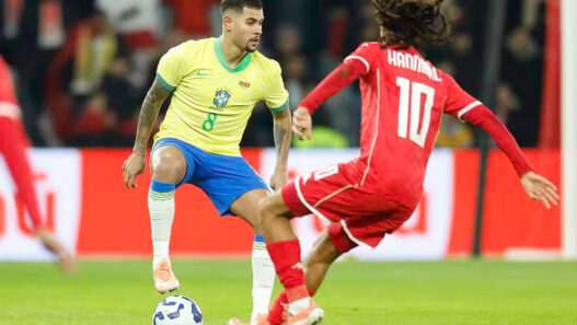 Bruno Guimarães revela receio de perder a Copa do Mundo após contusão