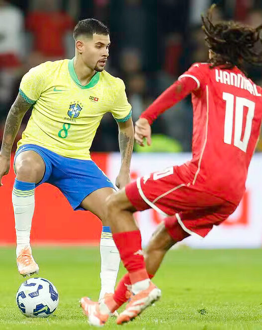 Bruno Guimarães revela receio de perder a Copa do Mundo após contusão