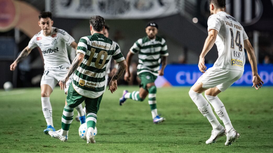 Santos e Coritiba empatam em jogo movimentado na Vila Belmiro