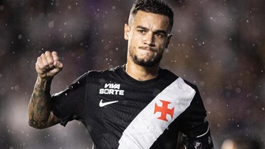 Coutinho segue como um dos artilheiros do Vasco em 2026, mesmo após sua saída há dois meses.