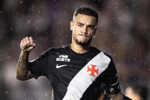 Coutinho segue como um dos artilheiros do Vasco em 2026, mesmo após sua saída há dois meses.