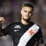 Coutinho segue como um dos artilheiros do Vasco em 2026, mesmo após sua saída há dois meses.