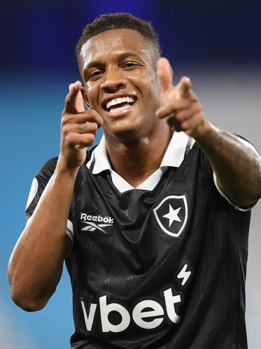Danilo, do Botafogo, recebe oferta da Rússia, mas aguarda situações melhores