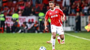 Fernando anuncia aposentadoria dos gramados