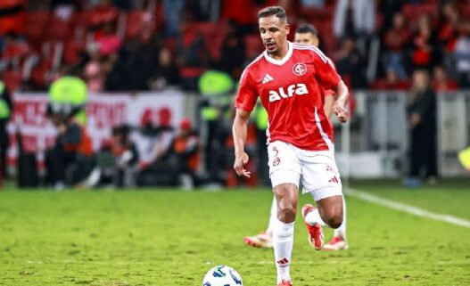 Fernando anuncia aposentadoria dos gramados