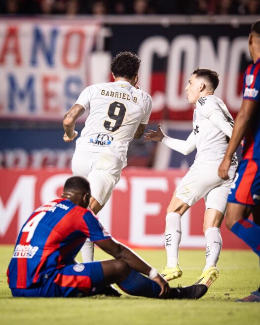 Santos busca empate na Argentina, mas amarga lanterna em grupo da Sula