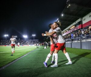 Bragantino detona o Flamengo, vence com facilidade e sobe na tabela do Brasileirão