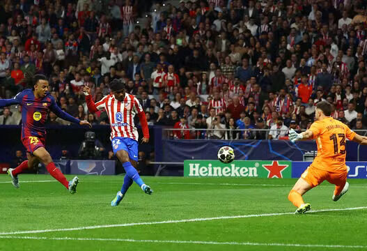 Atlético segura pressão do Barcelona e carimba vaga na semifinal da Champions