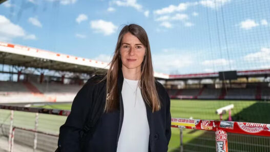 Marie-Louise Eta vai assumir como treinadora do Union Berlin até o final da temporada; é a primeira mulher nas principais ligas da Europa