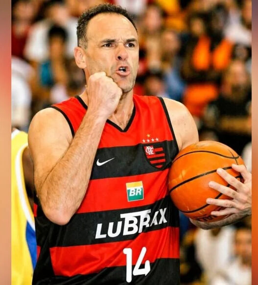 Flamengo aposenta camisa 14 do basquete em homenagem a Oscar Schmidt, ídolo do clube