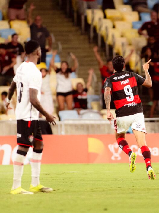 Pedro brilha, Flamengo bate o Vitória e abre vantagem na Copa do Brasil