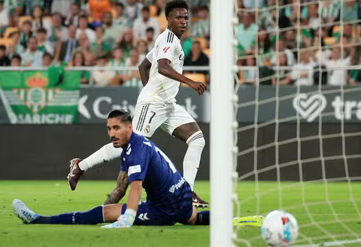 Vini Jr marca, mas Real cede empate e pode ver o Barcelona disparar na liderança