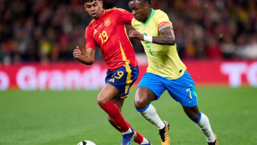 Vini Jr fala sobre racismo com Yamal: "Importante que ele fale, isso pode ajudar"