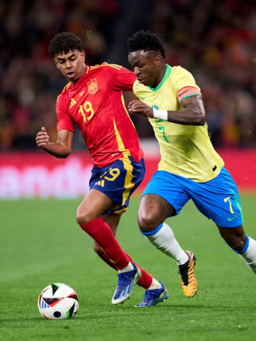 Vini Jr fala sobre racismo com Yamal: "Importante que ele fale, isso pode ajudar"