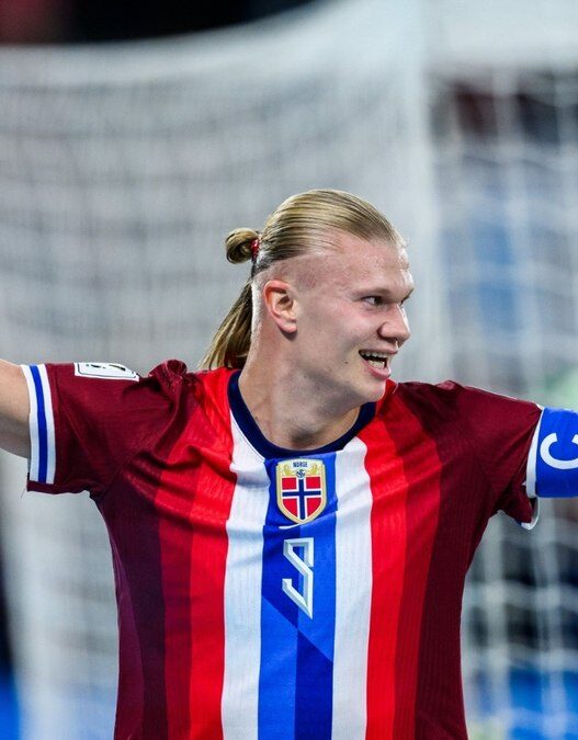 Haaland compra livro mais caro da Noruega e doa para a biblioteca pública de sua cidade