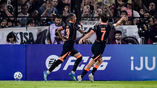 Diniz estreia com vitória no Corinthians em noite de Libertadores