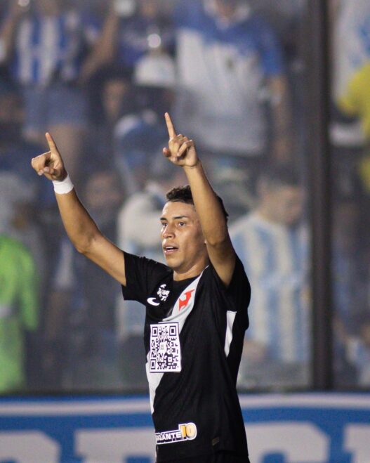 Vasco cede empate, mas carimba vaga nas oitavas de final