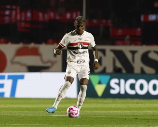 Arboleda reaparece no São Paulo e fala com a diretoria