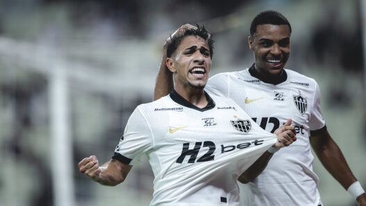 Everson brilha, Atlético busca classificação no Castelão com um a menos e avança às oitavas de fina