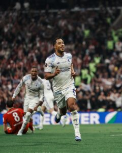 Aston Villa atropela o Freiburg e conquista de forma inédita a Europa League