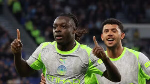 Em jogo de golaços, Everton empata com o City, e Arsenal agradece na briga pelo título