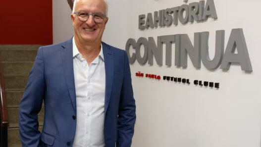Dorival Jr é apresentado no São Paulo e pede apoio: "O futebol precisa de paz"