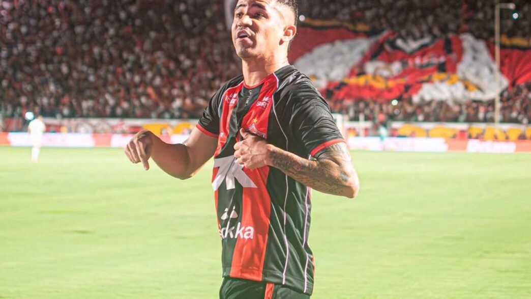 Erick faz golaço, Vitória anula o Flamengo, vence no Barradão e se classifica para as oitavas de final da Copa do Brasil