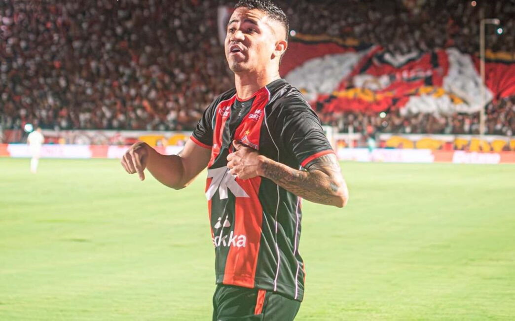 Erick faz golaço, Vitória anula o Flamengo, vence no Barradão e se classifica para as oitavas de final da Copa do Brasil