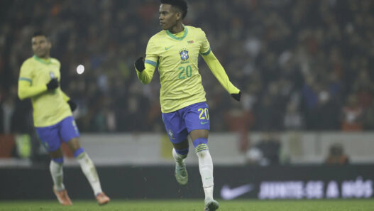 Estêvão está fora da pré-lista do Brasil e não vai à Copa do Mundo