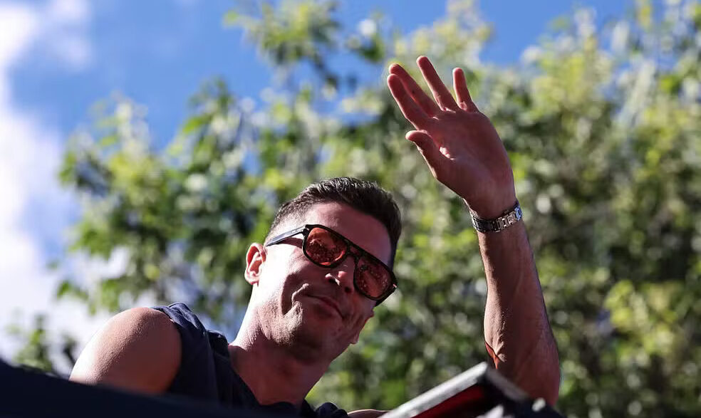 Lewandowski anuncia saída do Barcelona