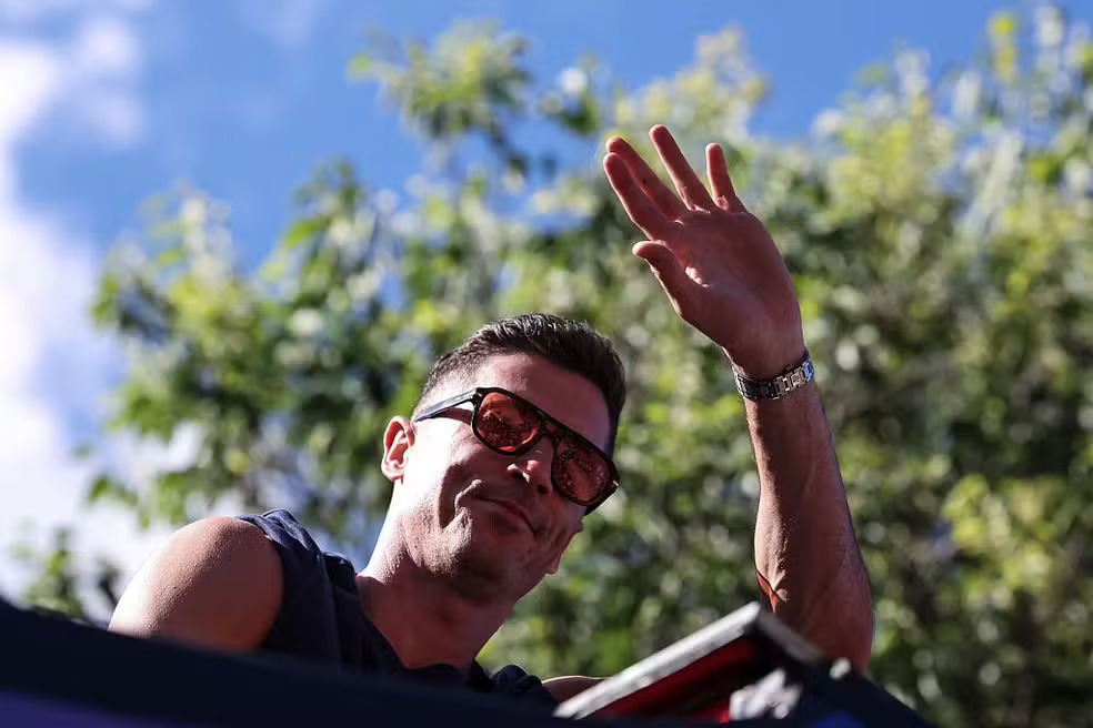 Lewandowski anuncia saída do Barcelona