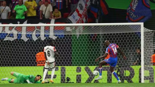 Matete decide, Crystal Palace vence o Rayo e conquista a Conference League