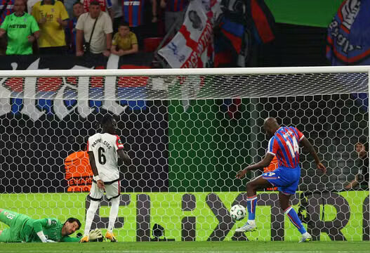 Matete decide, Crystal Palace vence o Rayo e conquista a Conference League
