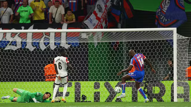 Matete decide, Crystal Palace vence o Rayo e conquista a Conference League