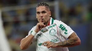 Leila Pereira defende comemoração de Paulinho em vitória do Palmeiras: "Faz parte do jogo"