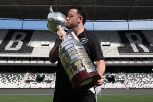 Vasco negocia a contratação de Raphael Rezende para assumir cargo no clube