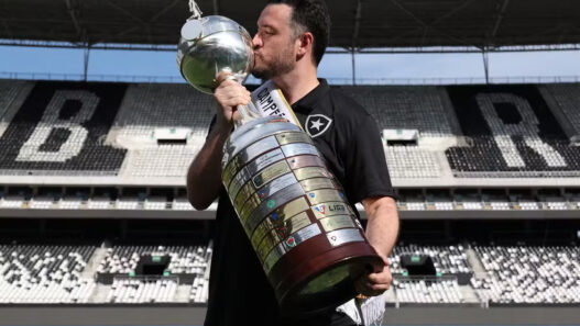 Vasco negocia a contratação de Raphael Rezende para assumir cargo no clube