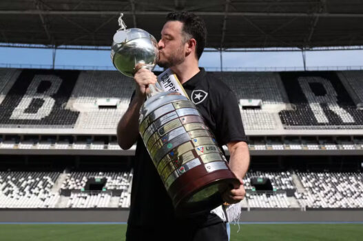 Vasco negocia a contratação de Raphael Rezende para assumir cargo no clube