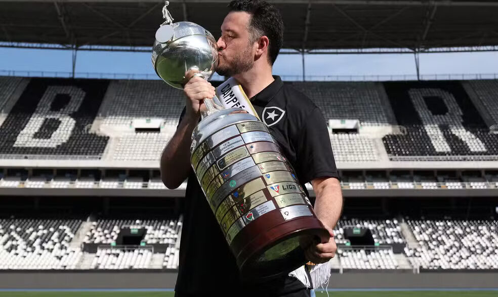 Vasco negocia a contratação de Raphael Rezende para assumir cargo no clube