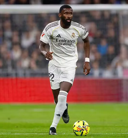 Rudiger dá tapa em companheiro no Real Madrid e aumenta crise no elenco, afirma Rádio