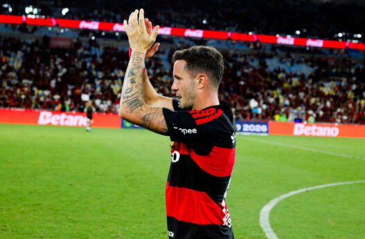 Saúl, do Flamengo, admite estar abaixo fisicamente e critica gramados no Brasil