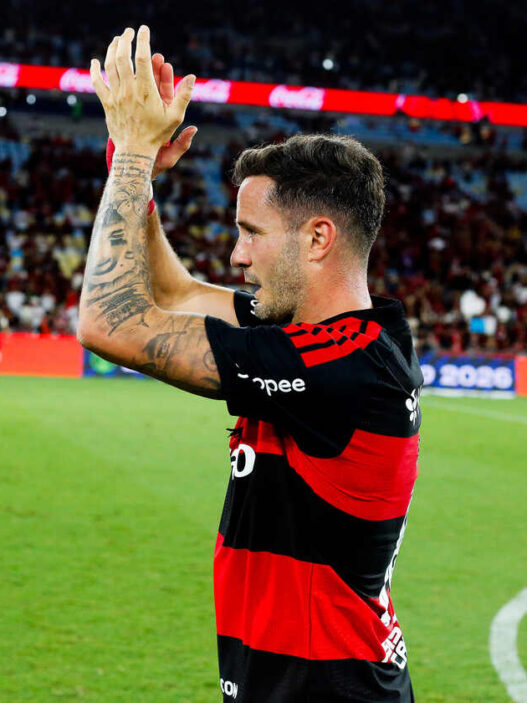 Saúl, do Flamengo, admite estar abaixo fisicamente e critica gramados no Brasil