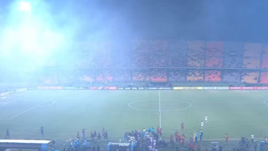 Jogo do Flamengo na Libertadores é suspenso por protestos e confusões na torcida do Independiente Medellín na Colômbia