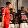 Adson brilha, Vasco vence em São Januário com protestos da torcida, mas vai jogar playforss da Sula