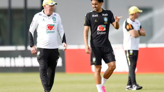 Ancelotti enaltece Marquinhos por abraço em Magalhães: "Gesto de um capitão"
