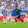 Uruguai busca empate com a Arábia e embola Grupo G da Copa do Mundo
