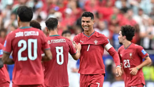 Cristiano Ronaldo brilha, entra para a história das Copas e Portugal detona Uzbequistão