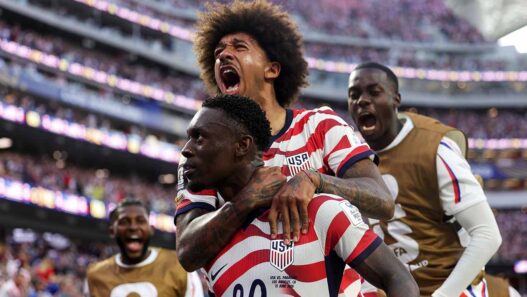 Balogun brilha e Estados Unidos detona o Paraguai na estreia da Copa em grande jogo
