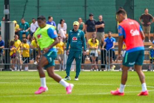 Endrick é elogiado por Ancelotti, mas técnico pede calma com o atacante: "Temos que esperar um pouco"